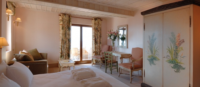Rythmos 9.49-Trésor Hotels contest: Win a dream stay at Santa Marina Arachova Resort & Spa